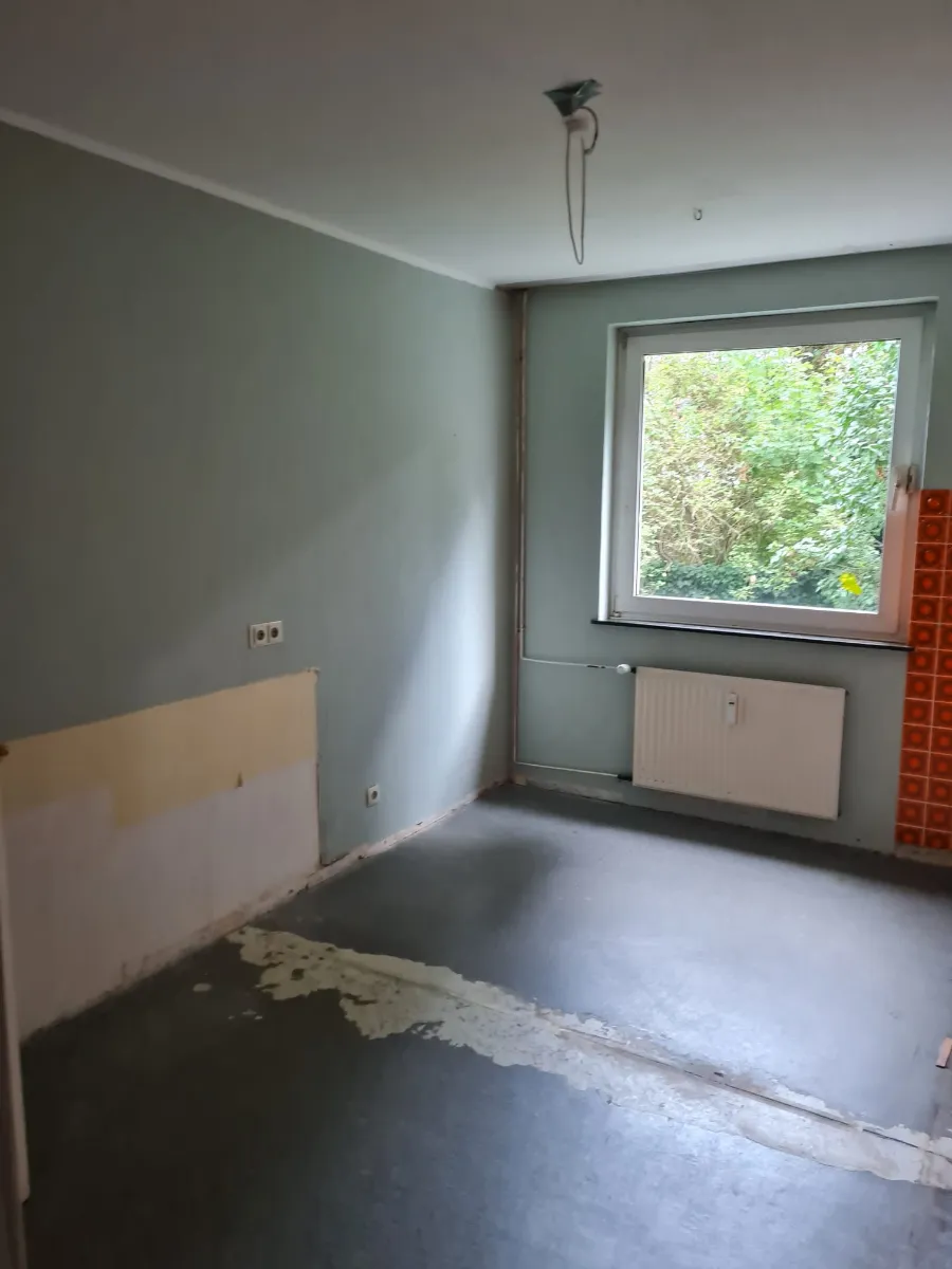 Leere Küche nach der Entrümpelung, Küchenzeile entfernt